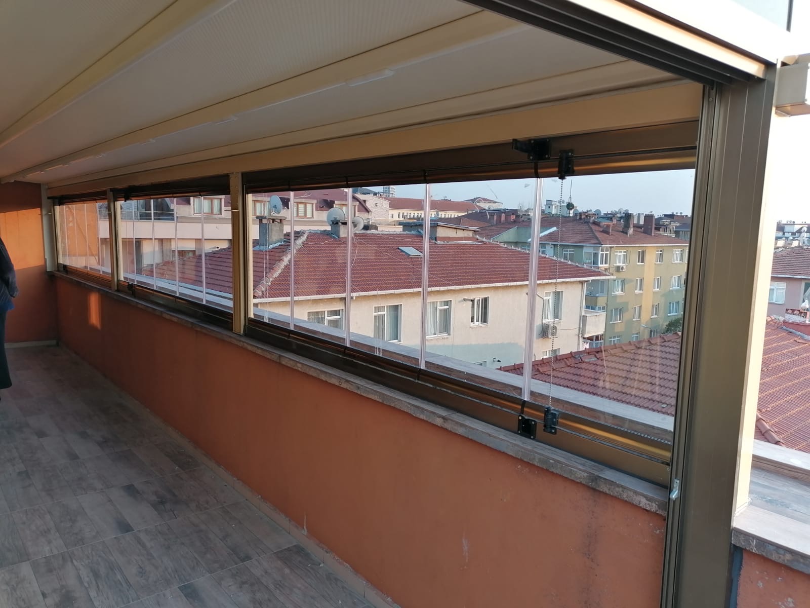 CAM BALKON MODELLERİ İLE MEKANLARINIZA ŞIKLIK KATIN !